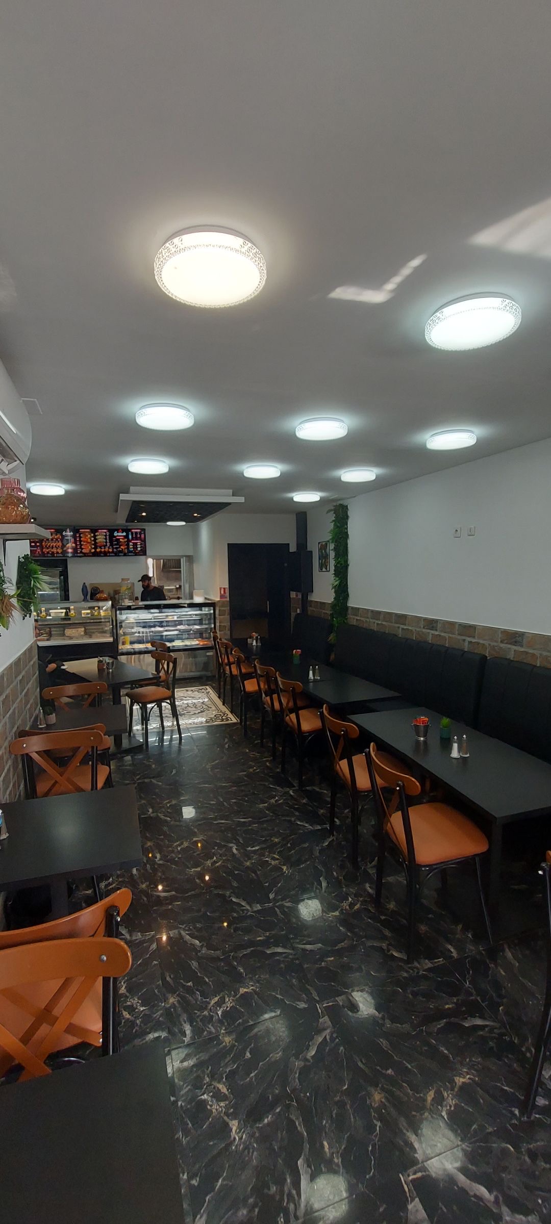 Salle du restaurant vue complète