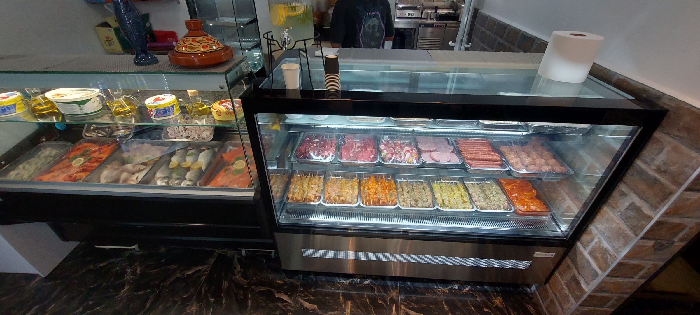 Brochettes et viandes fraîches